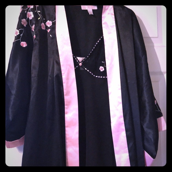 Oscar de la Renta Other - Oscar Dela Renta 2 piece lingerie set